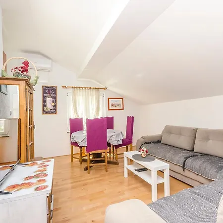 Nada Apartamento Tribalj